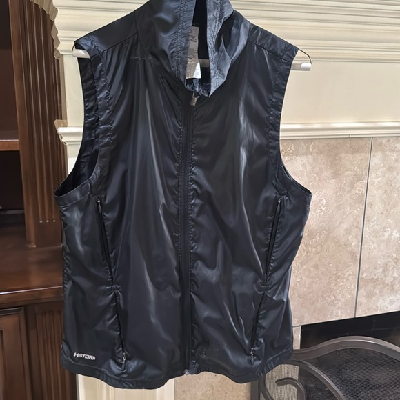 Women’s Under Armour Vest Sz L with ventilation zippered pockets - Picture 1 of 8